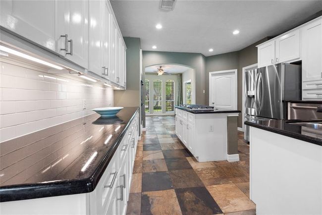 9519 Woodcliff Lake Dr, House other with 5 bedrooms, 5 bathrooms and 4 parking in Spring TX | Image 14