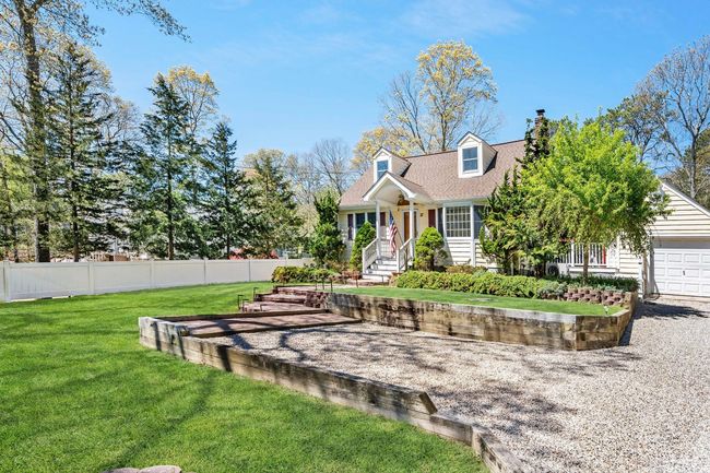 View of front of home featuring a garage and a front yard | Image 20