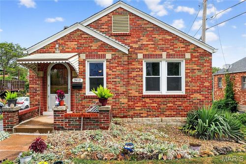 9419 Daisy Ln, Affton, MO, 63123-4433 | Card Image