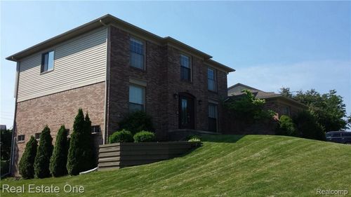 475 Dorchester Way, Milford, MI, 48381-2789 | Card Image