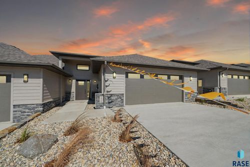 7806 E Bull Pine Trl, Sioux Falls, SD, 57110-7724 | Card Image