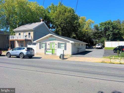 319 S Raleigh St, Martinsburg, WV, 25401-2638 | Card Image