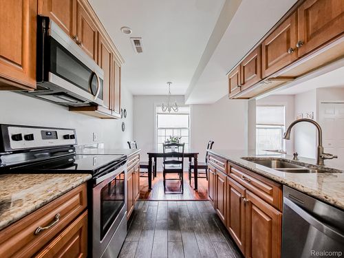 3115 Sunnyside Ct, Lake Orion, MI, 48360-1743 | Card Image