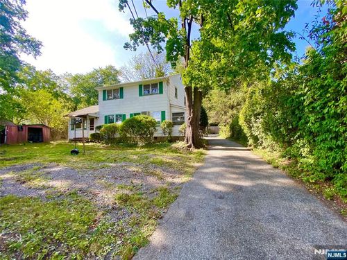 4 Elmwood Pl, Wyckoff, NJ, 07481-2700 | Card Image