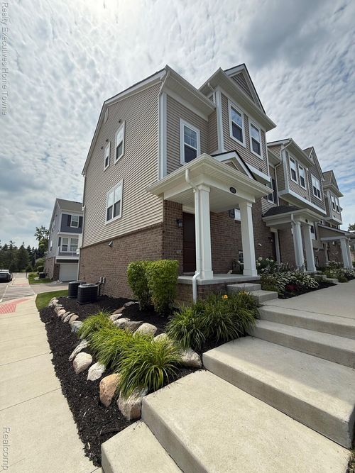 4931 Treeside Ln, TROY, MI, 48098-4505 | Card Image