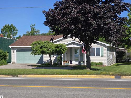 808 W Lake St, Tawas City, MI, 48763-9301 | Card Image