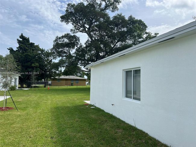 910 Nw 4th Ave, House other with 3 bedrooms, 3 bathrooms and null parking in Hallandale Beach FL | Image 9