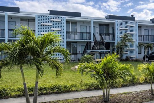 980 Ne 169th St, North Miami Beach, FL, 33162-2589 | Card Image