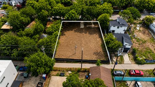 2011 E 8th St, Austin, TX, 78702-3431 | Card Image