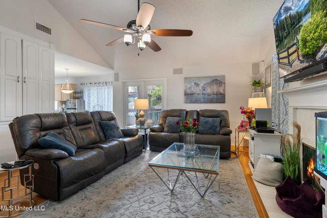 Living Room | Image 5
