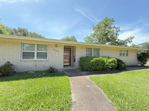 309 Town And Country Dr, El Campo, TX, 77437-2033 | Card Image