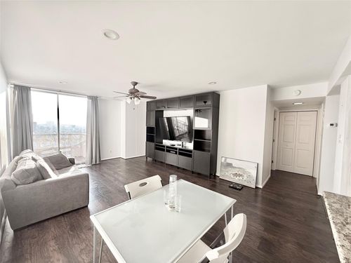 apt-1914-2016 Main St, Houston, TX, 77002-8899 | Card Image