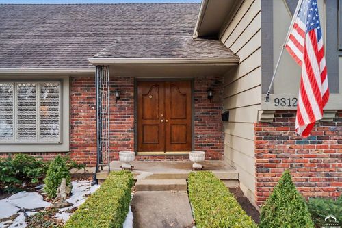 9312 Catalina St, Prairie Village, KS, 66207-2720 | Card Image