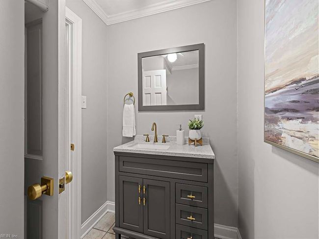 Downstairs Bathroom | Image 45
