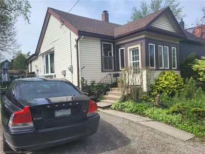 321 Charlton Ave W, House other with 3 bedrooms, 1 bathrooms and 2 parking in Hamilton ON | Image 3