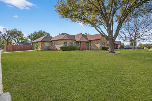 920 York St, Forney, TX, 75126-8521 | Card Image