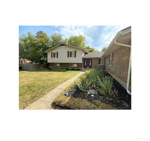 8370 Paragon Rd, Centerville, OH, 45458-2135 | Card Image