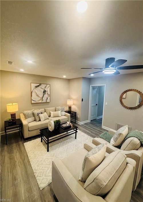 924 Wickford Dr, Chesapeake, VA, 23320-6624 | Card Image