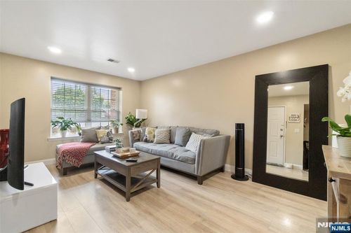 272-276 Walnut, Newark, NJ, 07105 | Card Image