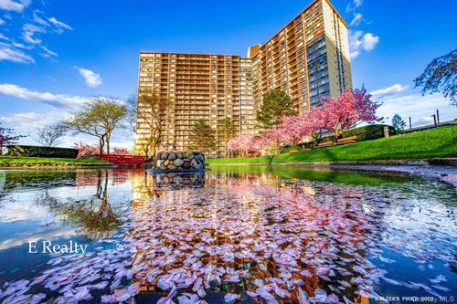 phz3-2 Bay Club Dr, Bayside, NY, 11360-2957 | Card Image