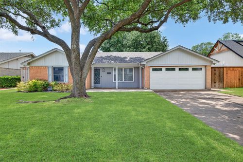 2838 Ermine Way, Farmers Branch, TX, 75234-4931 | Card Image