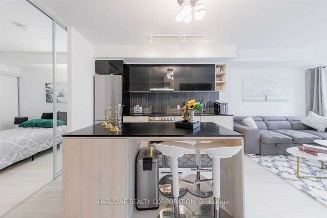251 - 31 Tippett Rd, Condo with 3 bedrooms, 2 bathrooms and 1 parking in Toronto ON | Image 4