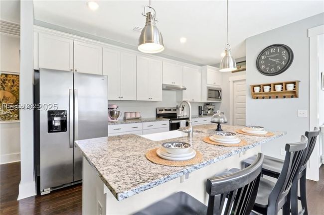 Kitchen with SS appliances | Image 7