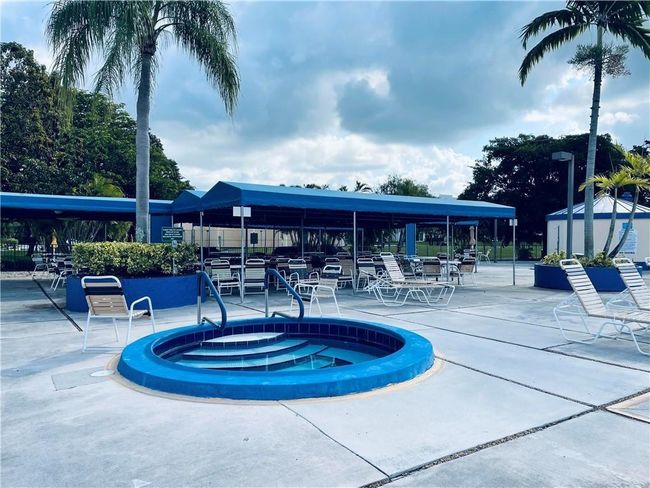 Hot tub | Image 26