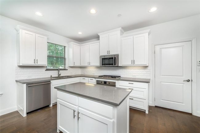 7301 Chief Spotted Tail Dr, Townhouse with 3 bedrooms, 3 bathrooms and null parking in Mckinney TX | Image 6