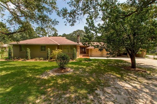 1601 Sunset Dr, Bogalusa, LA, 70427-8702 | Card Image
