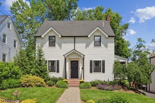 21 Evergreen Pl, Maplewood, NJ, 07040-1022 | Card Image
