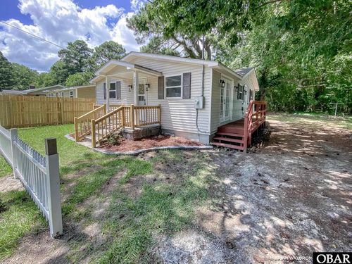 204 Pinewood Ave, Elizabeth City, NC, 27909-6334 | Card Image