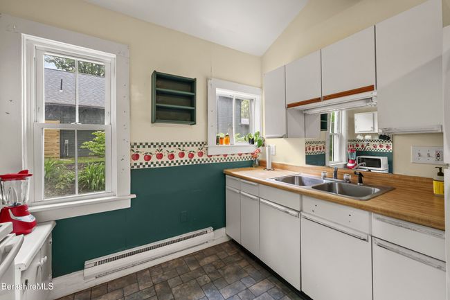 9 High St, Home with 6 bedrooms, 3 bathrooms and 4 parking in Lenox MA | Image 31