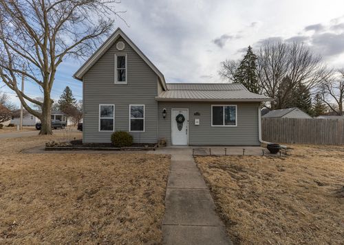 520 9th Ave, Camanche, IA, 52730-1832 | Card Image