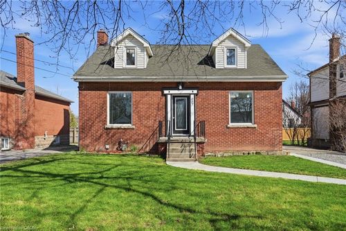 687 Upper James St, Hamilton, ON, L9C2Z4 | Card Image