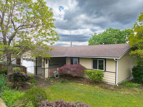 1888 Ne Beacon Dr, Grants Pass, OR, 97526-3515 | Card Image