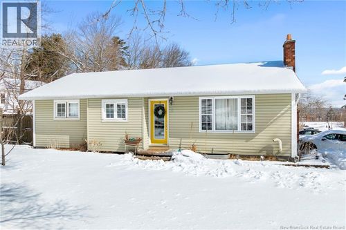 8 Surrey Cres, Fredericton, NB, E3B4L3 | Card Image