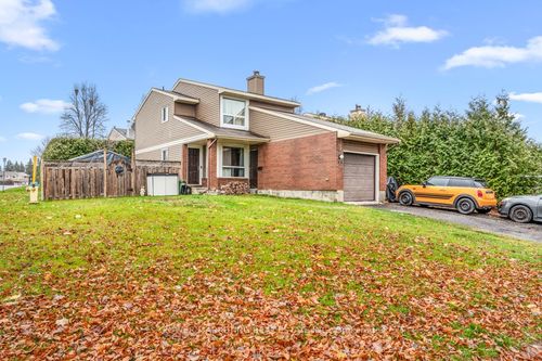 1631 Saxony Cres, Gloucester, ON, K1B5K8 | Card Image