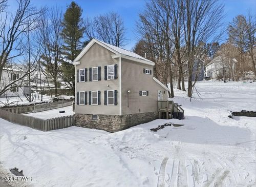 220 Terrace St, Honesdale, PA, 18431-1536 | Card Image