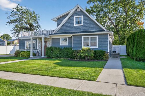 120 Evelyn Ave, Westbury, NY, 11590-4217 | Card Image