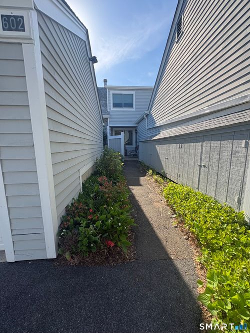 602-602 Longfellow Dr, Branford, CT, 06405-5812 | Card Image