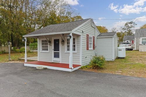 17-376 Route 6a, East Sandwich, MA, 02537-1442 | Card Image