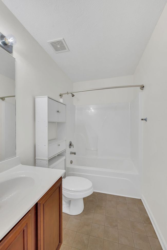 Main bedroom bathroom | Image 21