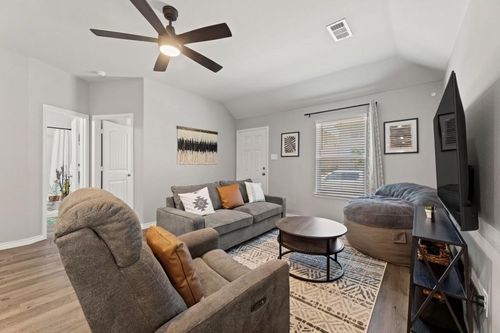 5521 Willamette Dr, Fort Worth, TX, 76119-7070 | Card Image