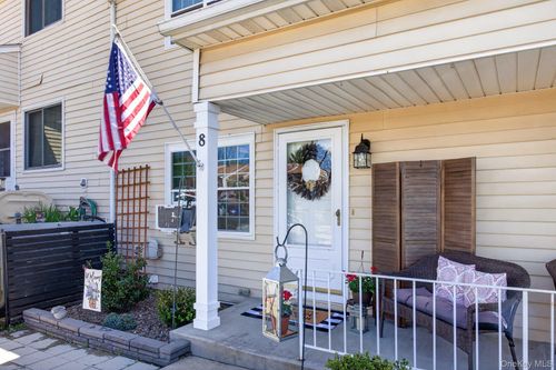 8 Franklin Pl, Washingtonville, NY, 10992-1353 | Card Image