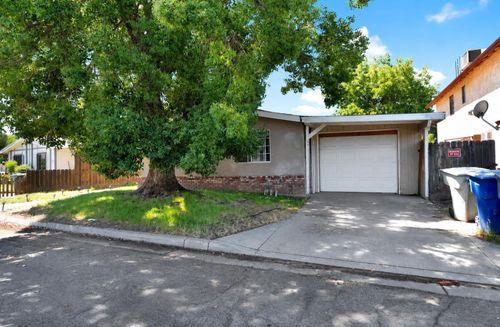 3239 W Vassar Ave, Fresno, CA, 93722-5560 | Card Image