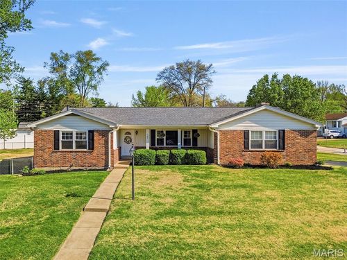 109 Baxter Acres Dr, Manchester, MO, 63011-3936 | Card Image