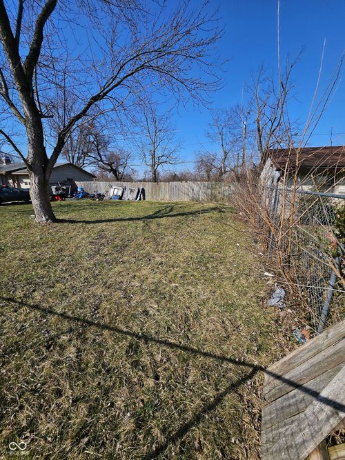 3050 Manor Ct, Indianapolis, IN, 46218-2307 | Card Image