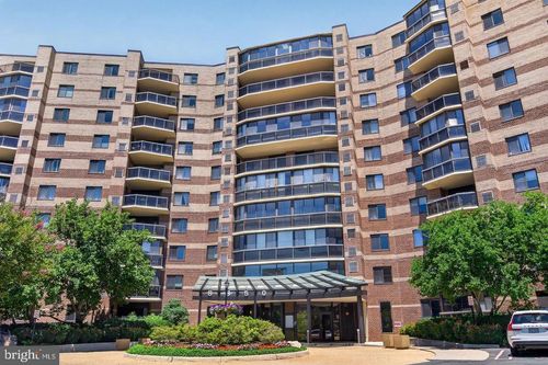 608-8350 Greensboro Dr, MCLEAN, VA, 22102-3509 | Card Image