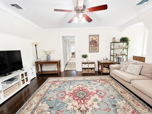 2-29 Chestnut Ave, Pelham, NY, 10803-1034 | Card Image